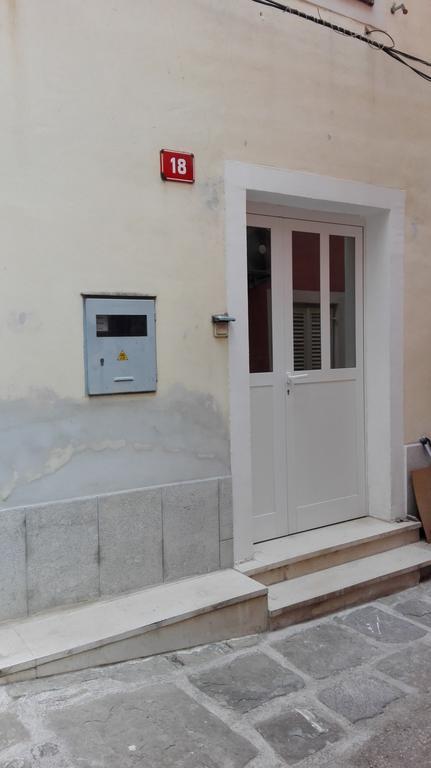 Apartments Dana Изола Екстериор снимка